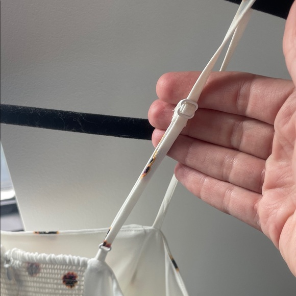 Babaton White Dress with Red Floral Pattern - Picture 5 of 5